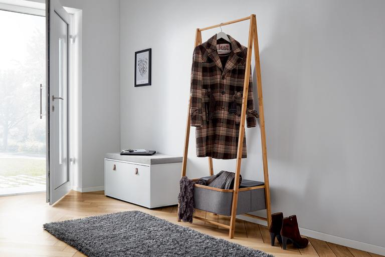 stojany a vozíky na šaty do predsiene