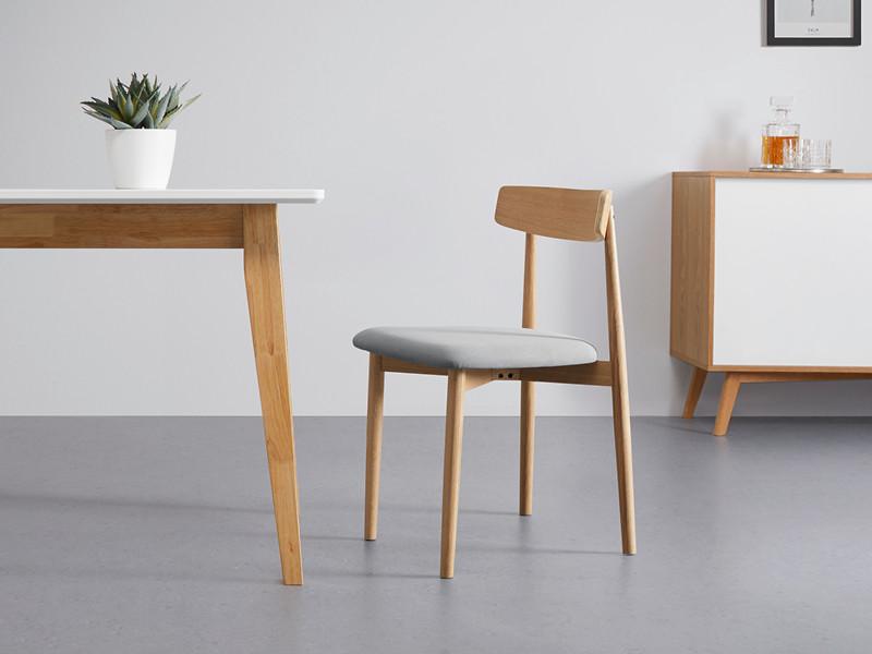 jedálenská stolička z masívu