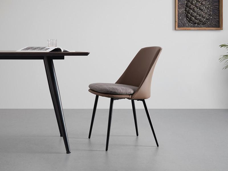 kožená jedálenská stolička