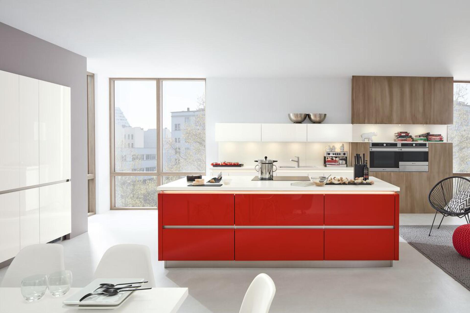 Einbauküche in hellem rot