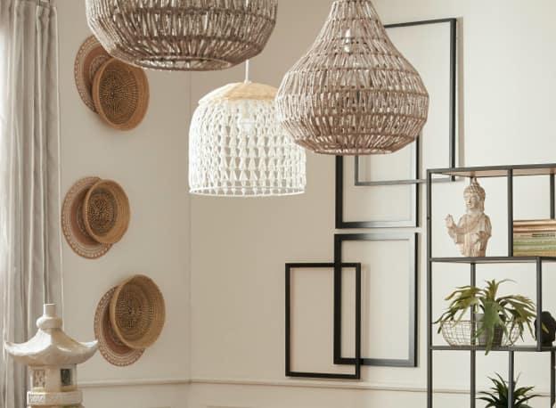 Hängende Lampen, Dekoration und Pflanzen