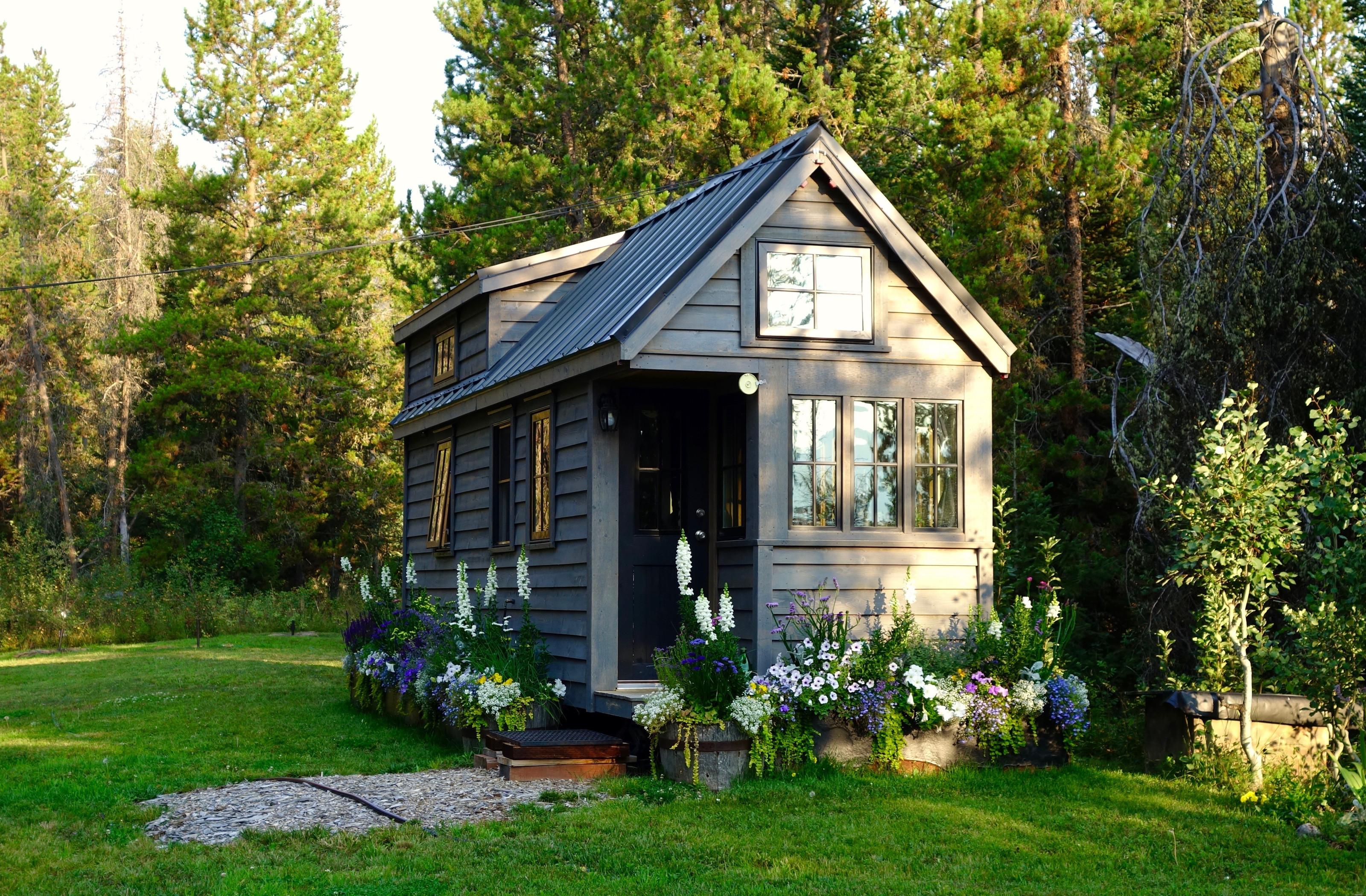 slow living, mini dom s pozemkom, šetrné bývanie