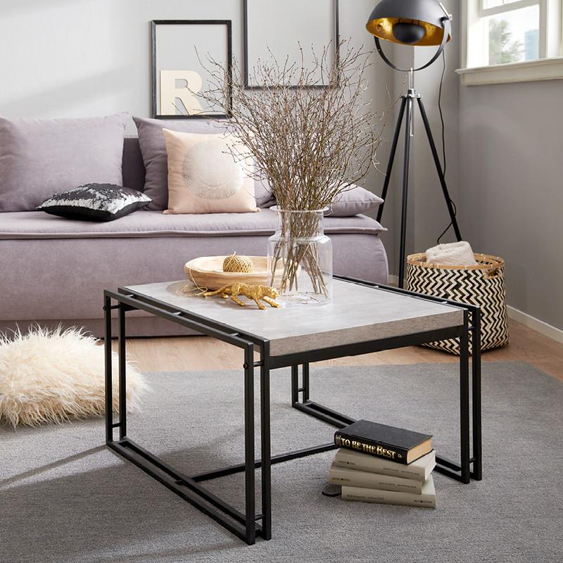 lacný konferenčný stolík s kovovými nohami