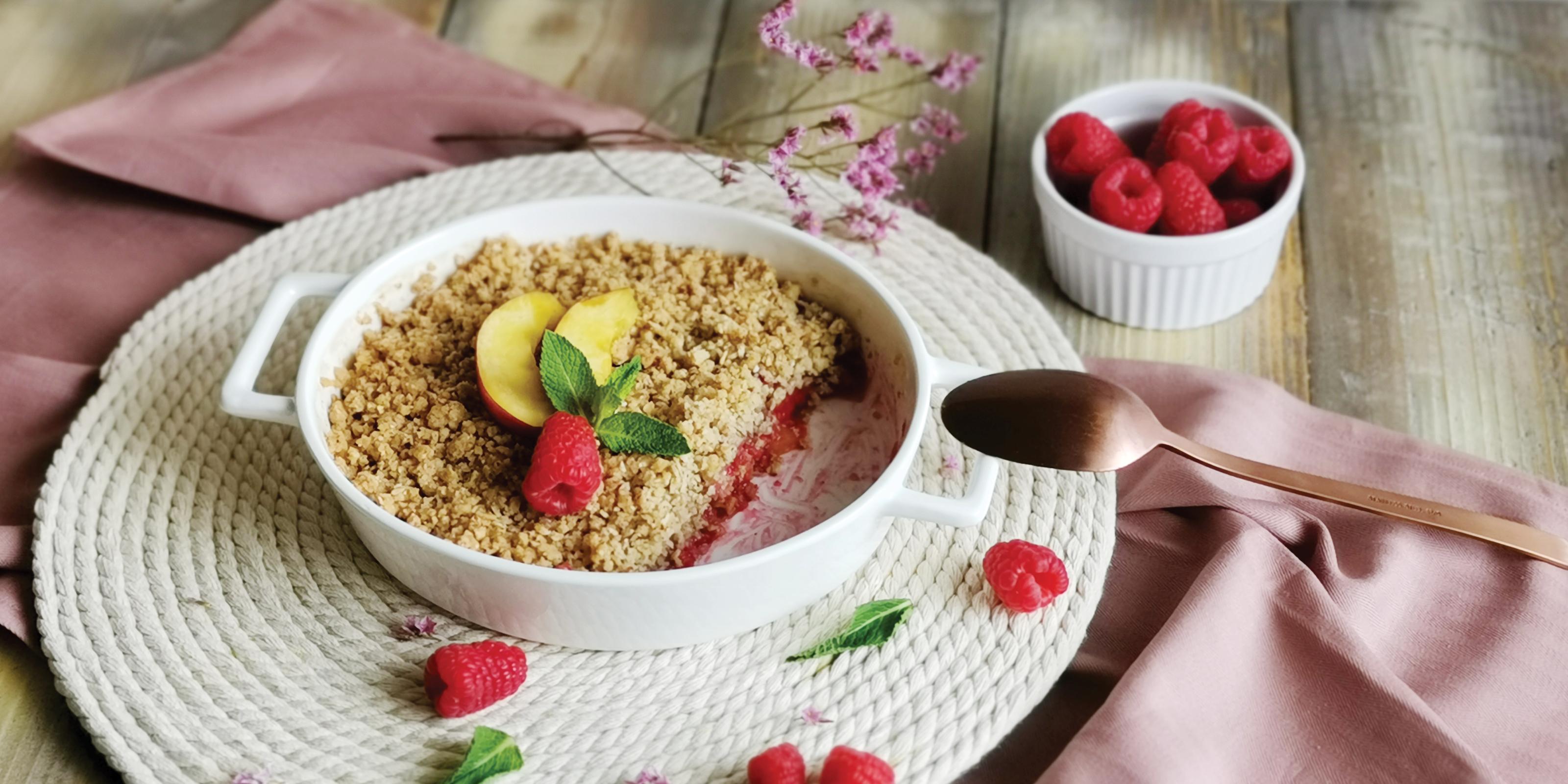 recept na svieži crumble s malinami a nektarinkou