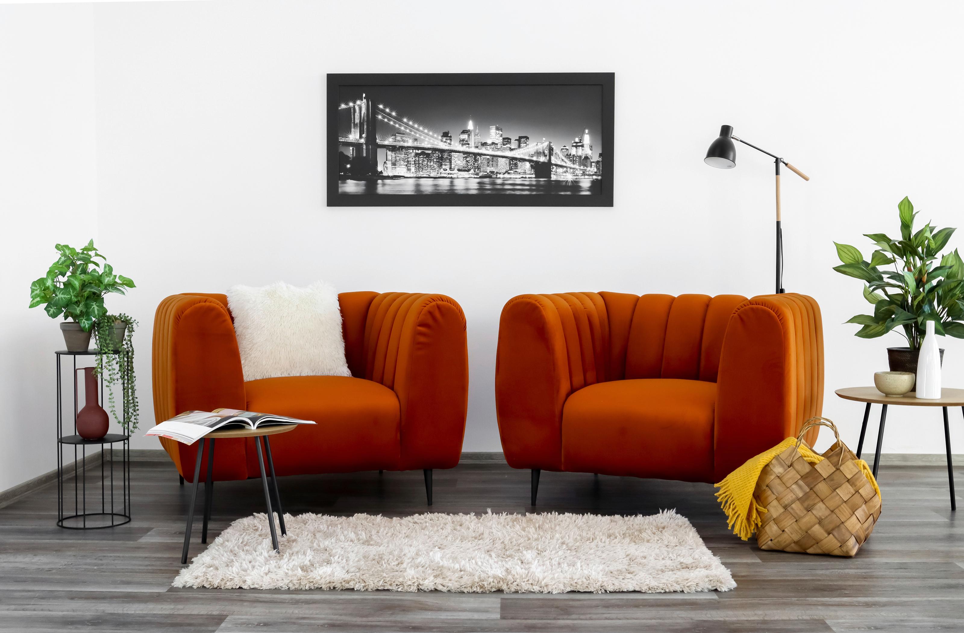 oranžové relaxačné kreslá, trendový nábytok do obývačky