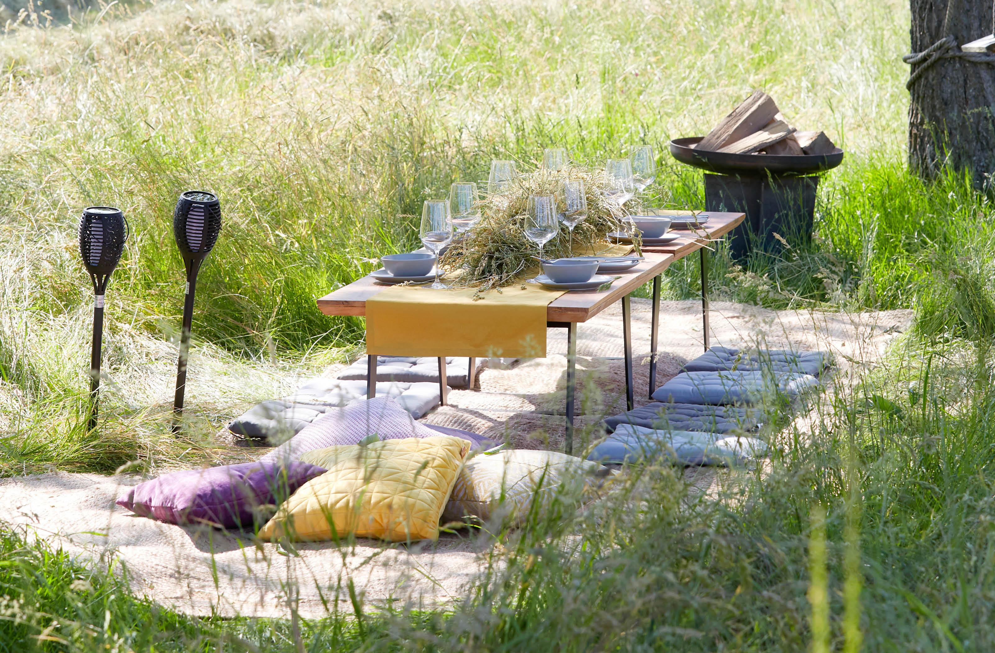 stylové prostírání na piknik nebo zahradní párty