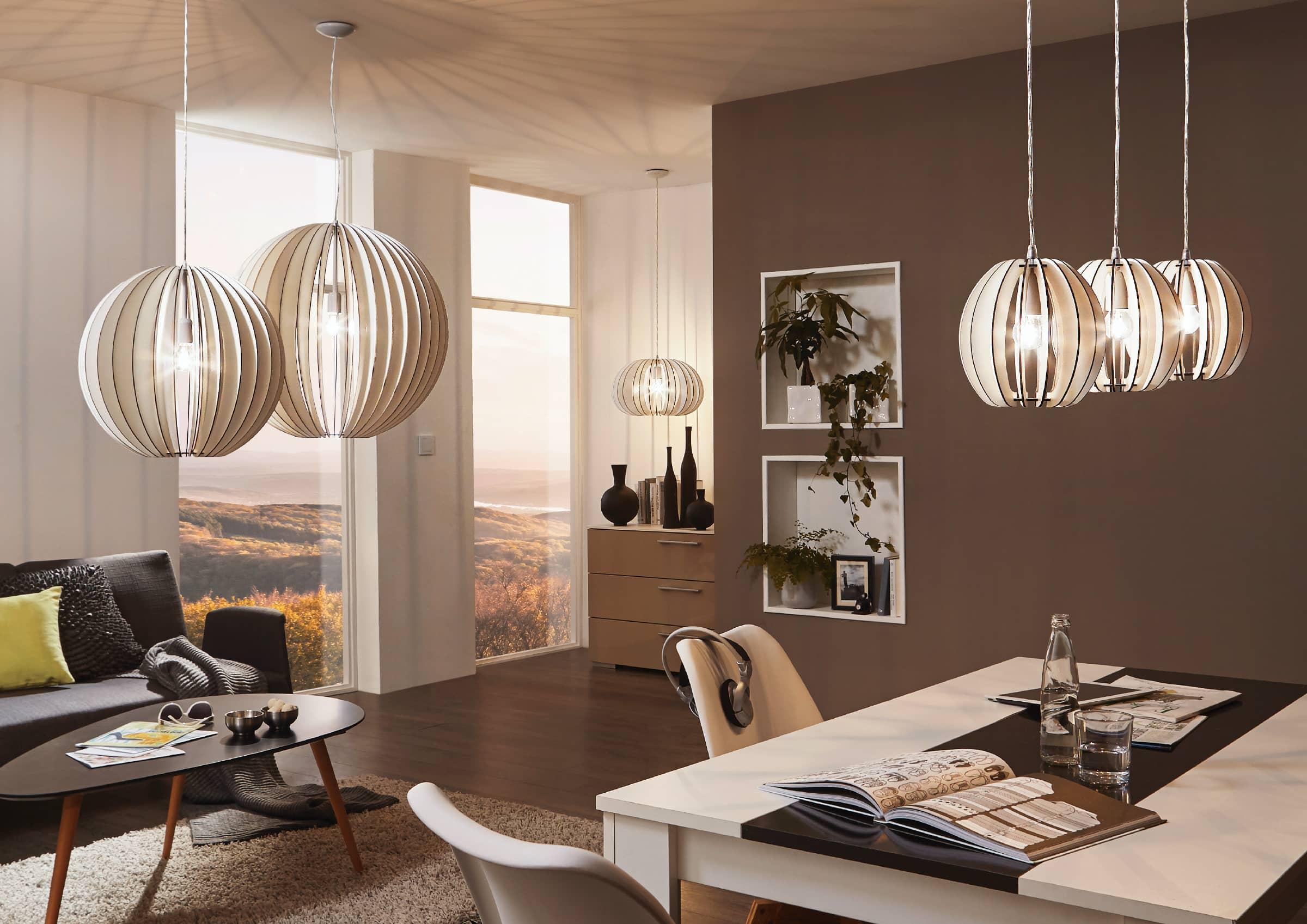 Deckenleuchten in Zimmer