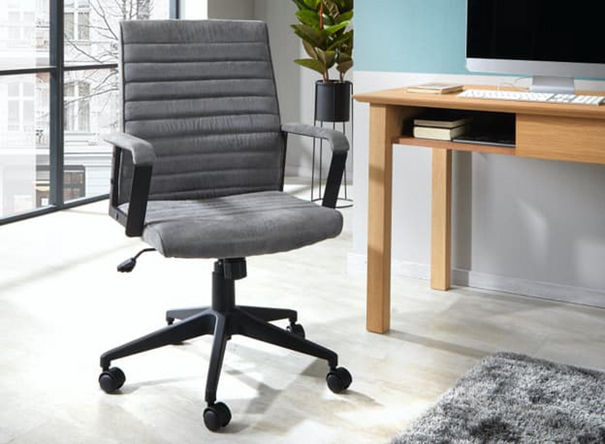 Ordnung im Homeoffice möbelix