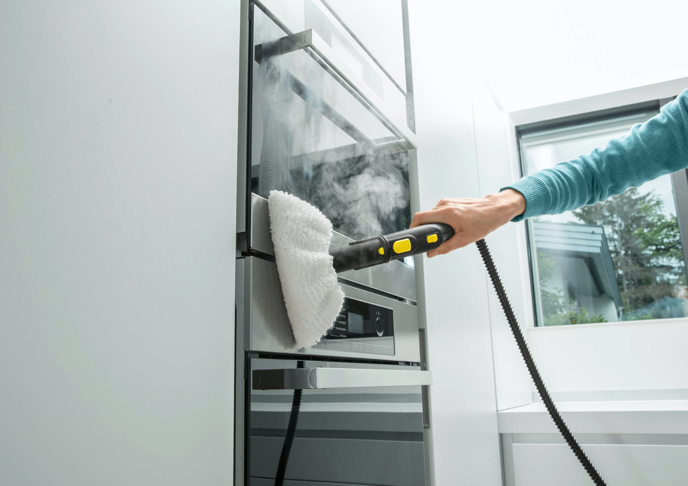 Nasssauger wird am Backrohr verwendet