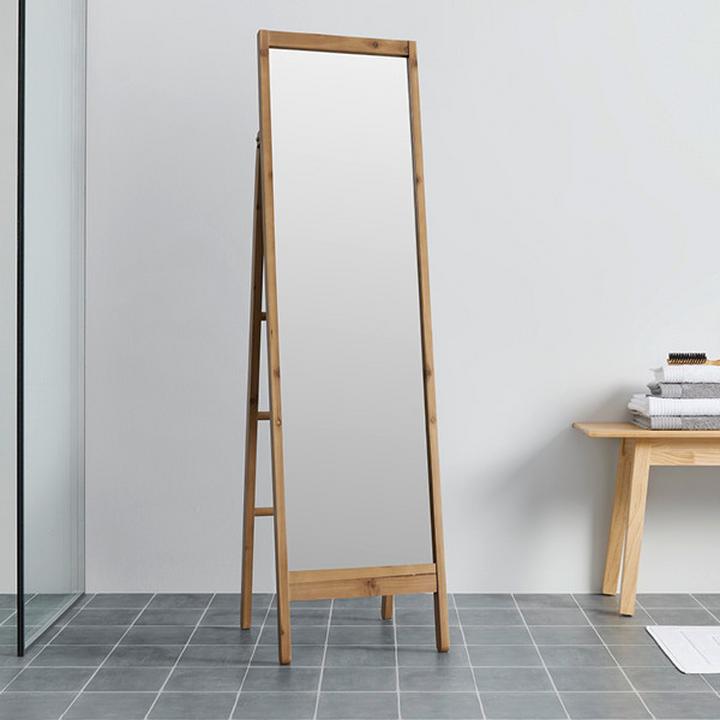 Moderní dřevěná zrcadla do koupelny