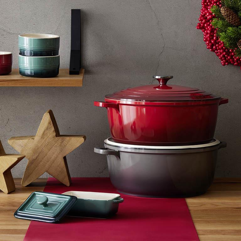 nádobí na vánoční pečení