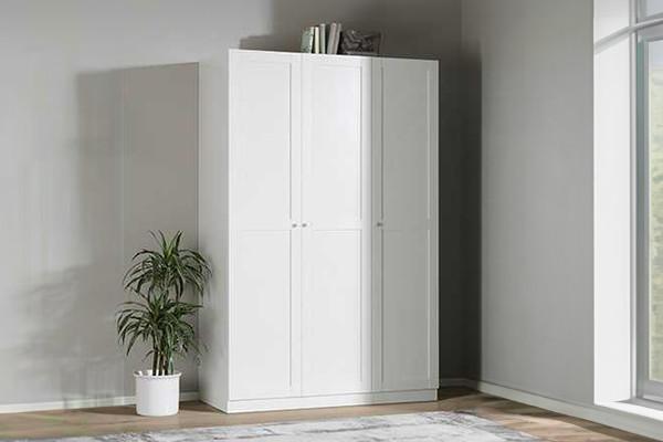 weißer Drehtürenschrank