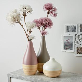 váza s bielym pozadím s škandinávskom dizajne