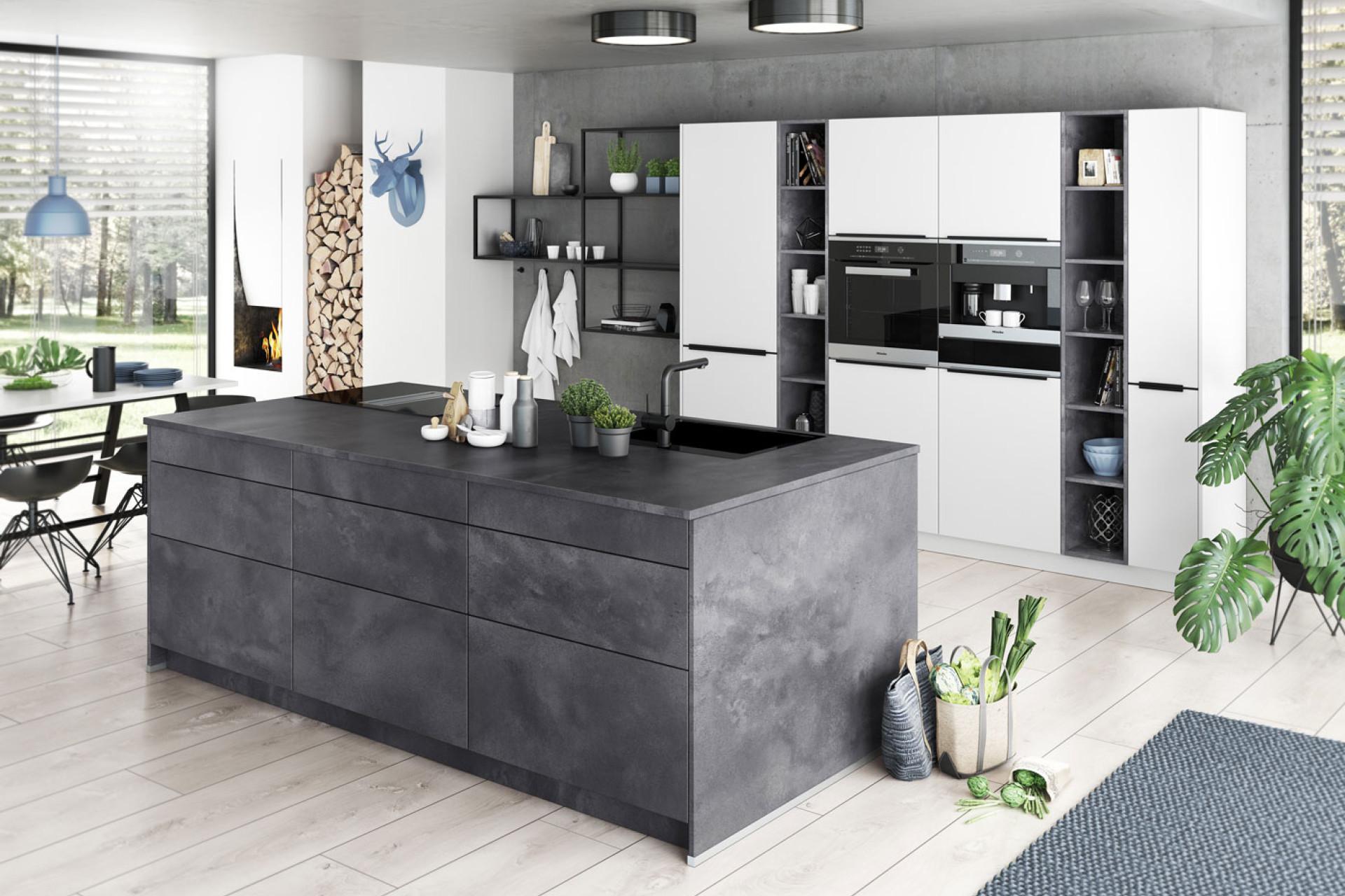 Einbauküche mit Kochinsel in wählbaren Farben