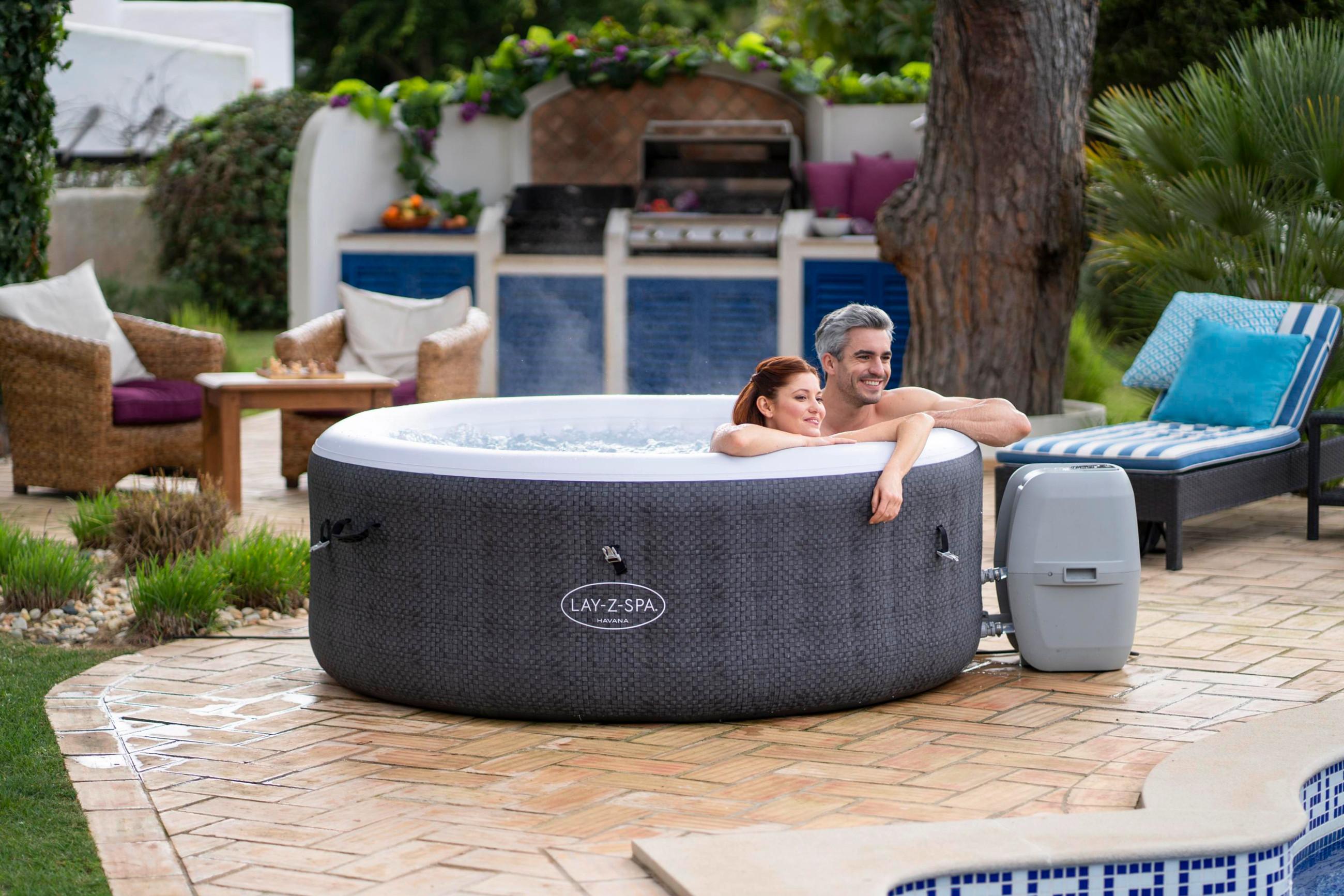 Aufblasbarer Whirlpool aus Kunststoff