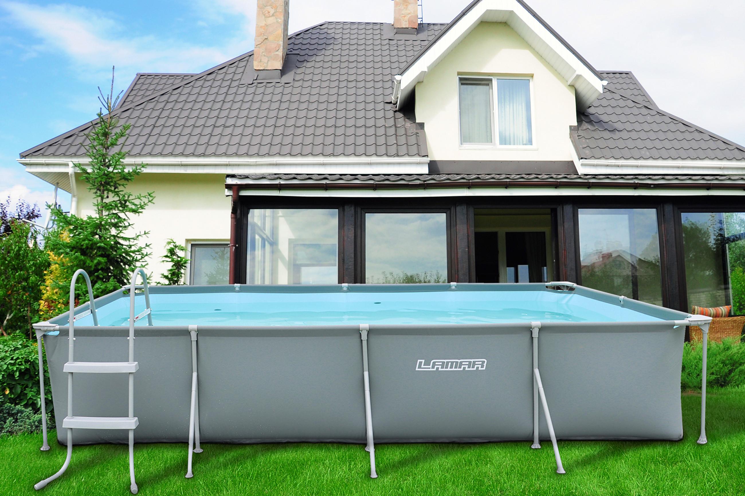 Rechteckiger Aufstellpool mit Leiter