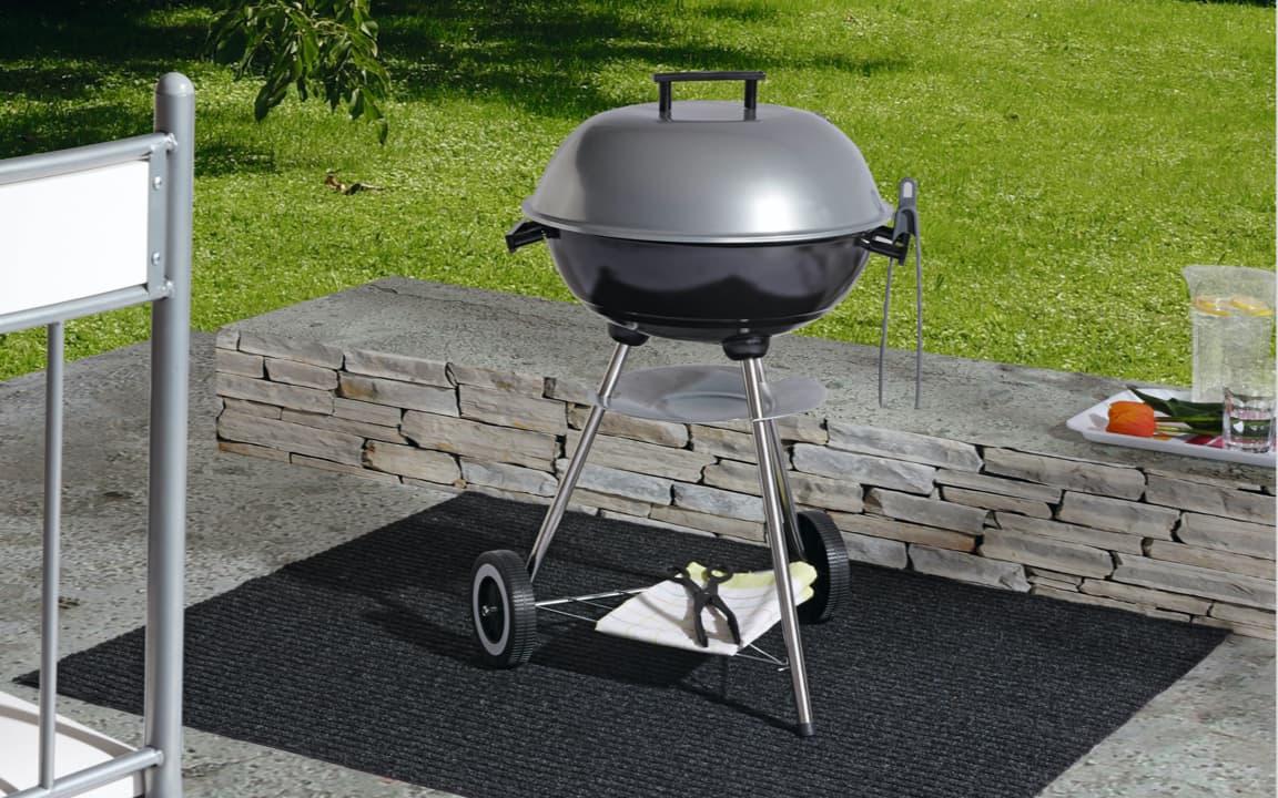 Griller auf Terrasse