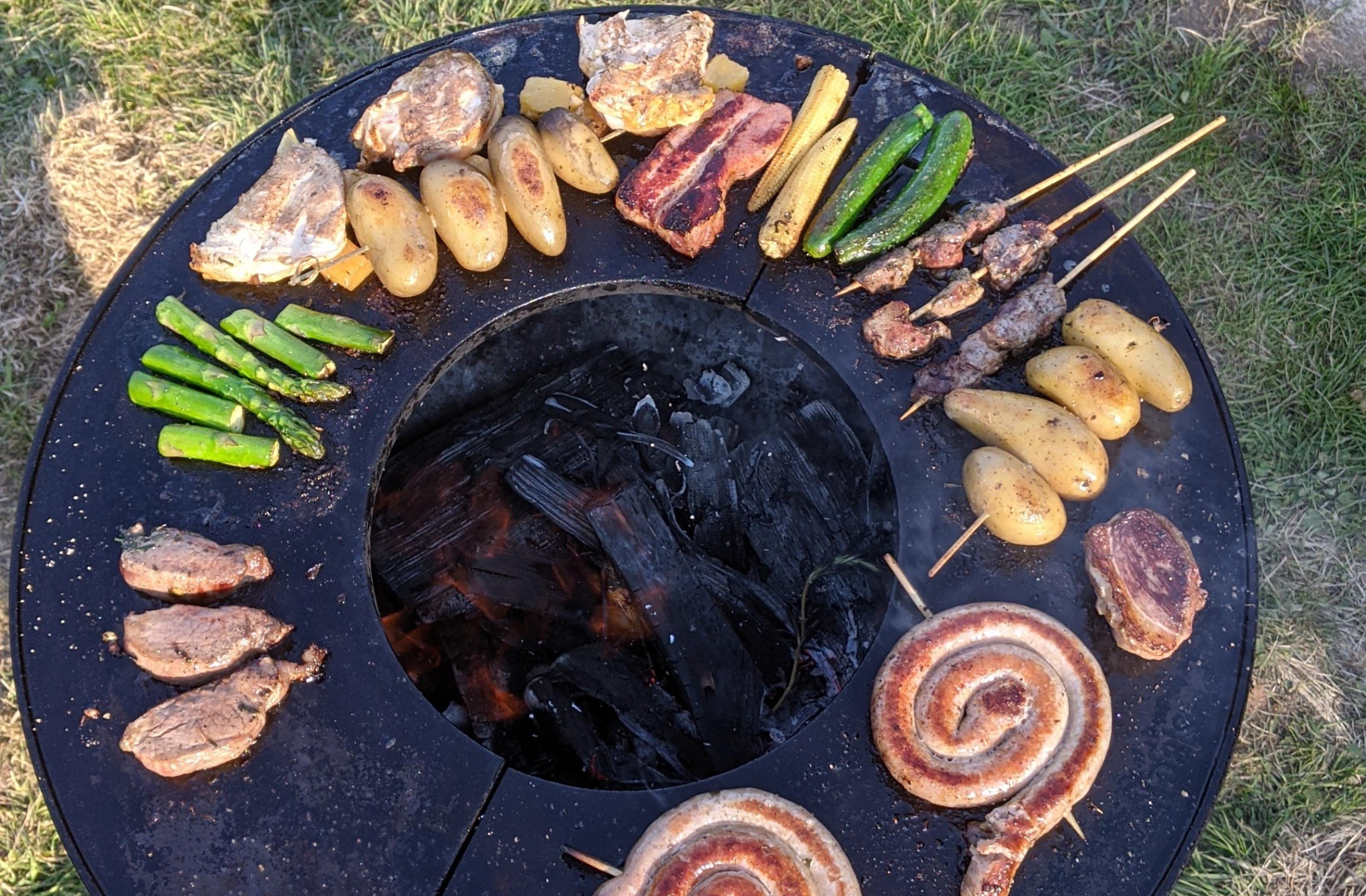 plancha gril, dobroty na kovovom pláte