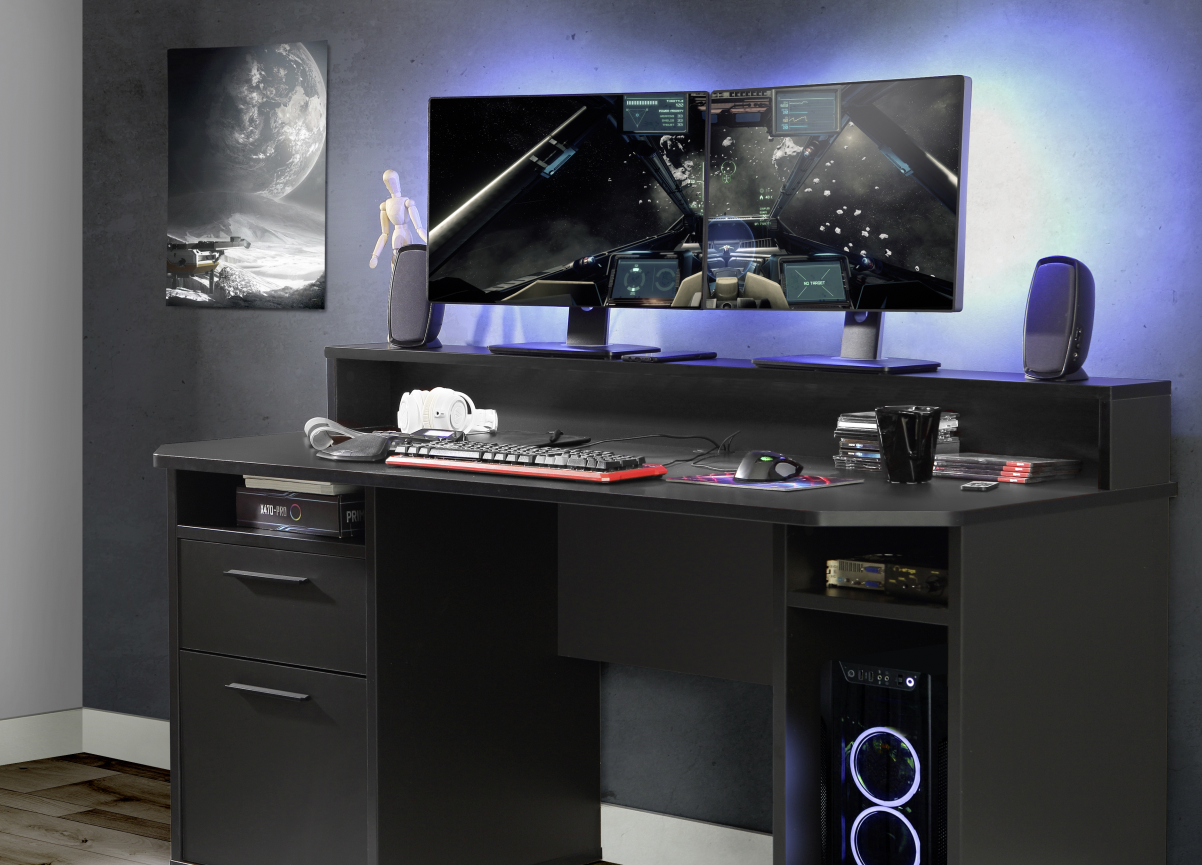 2 Monitore auf Tisch