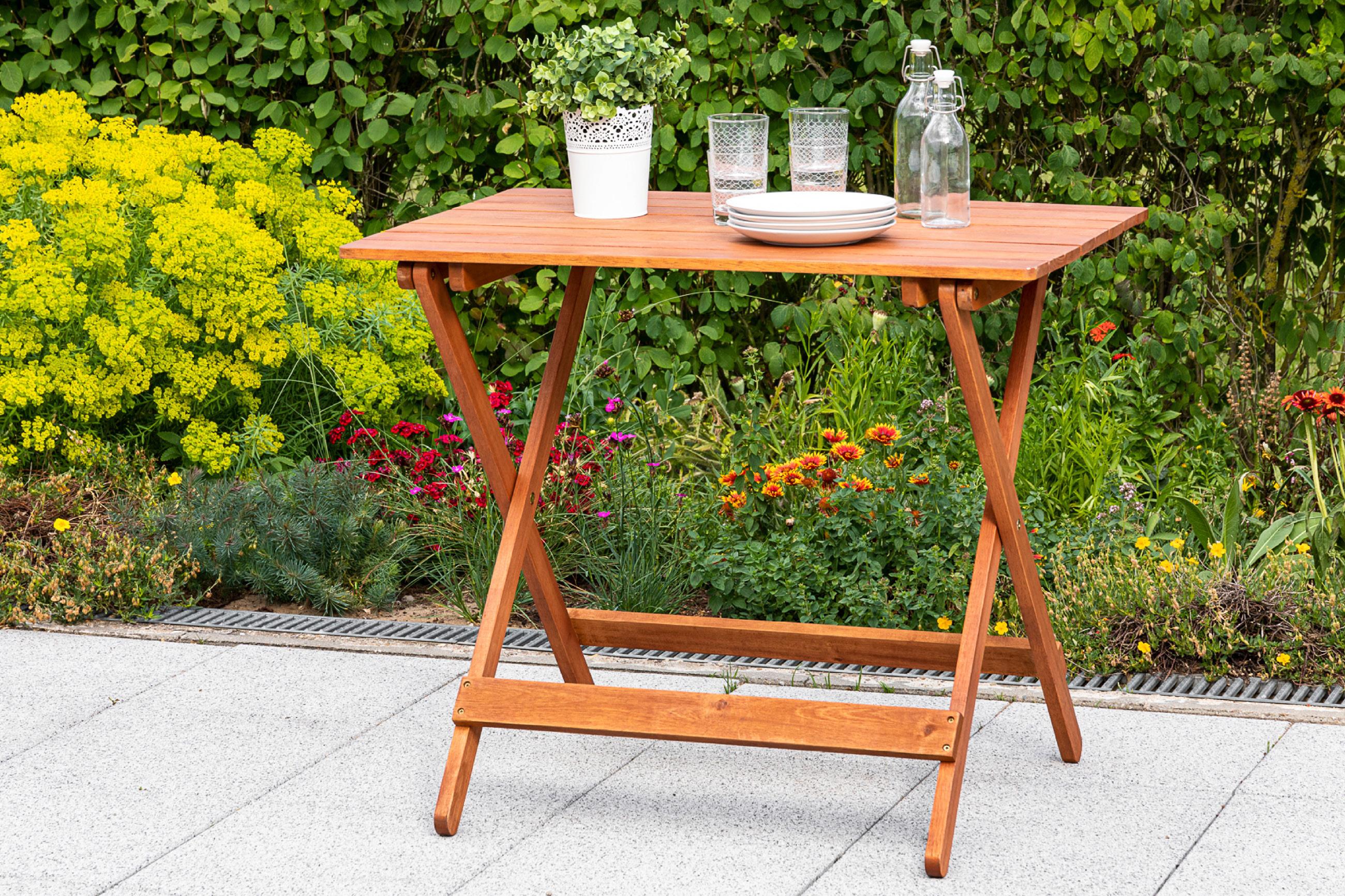 Klappbarer Gartentisch aus Eukalyptusholz