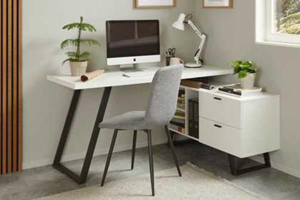 Schreibtische mit Staurraum