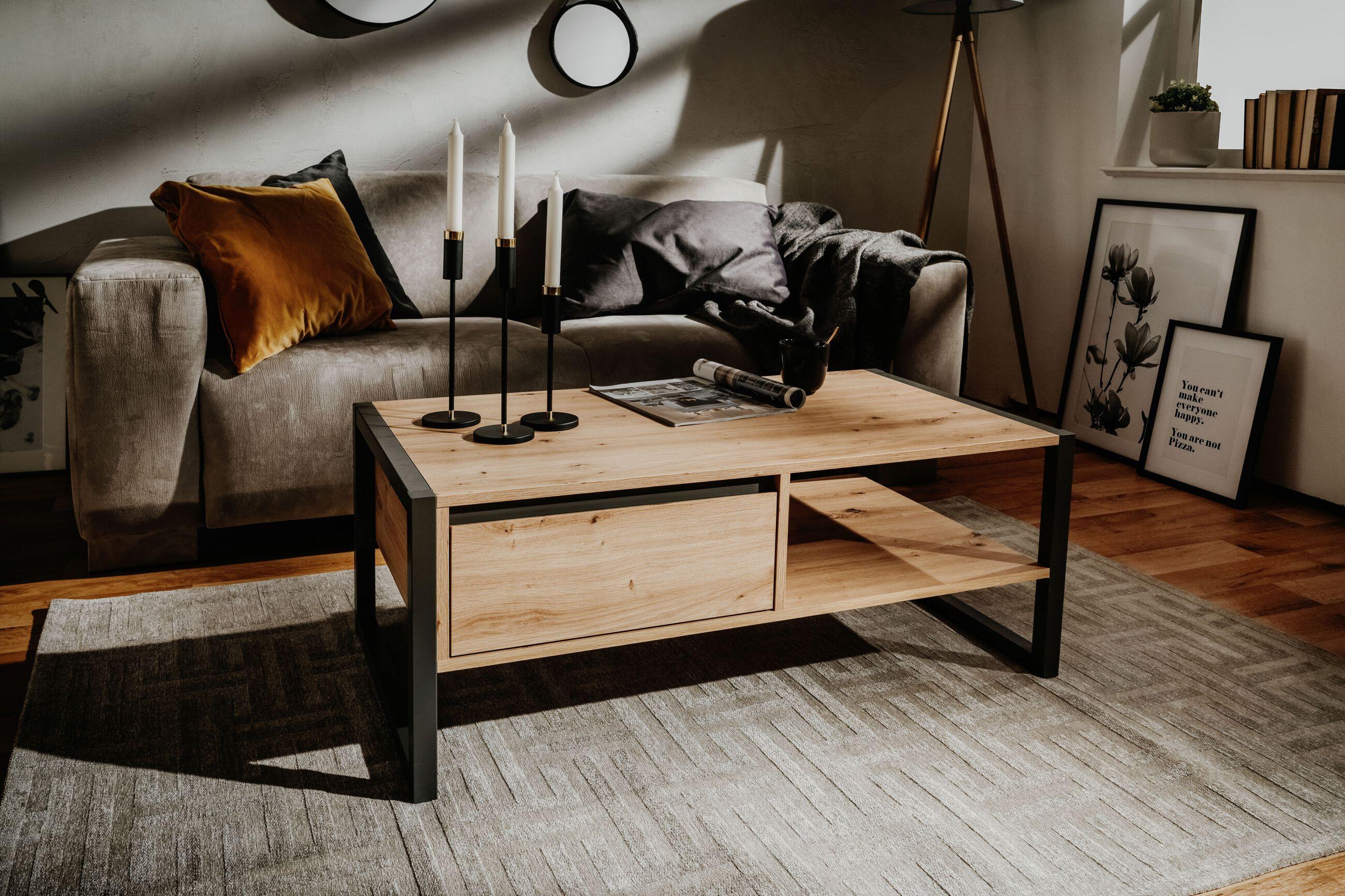 günstiger Couchtisch aus Holz 