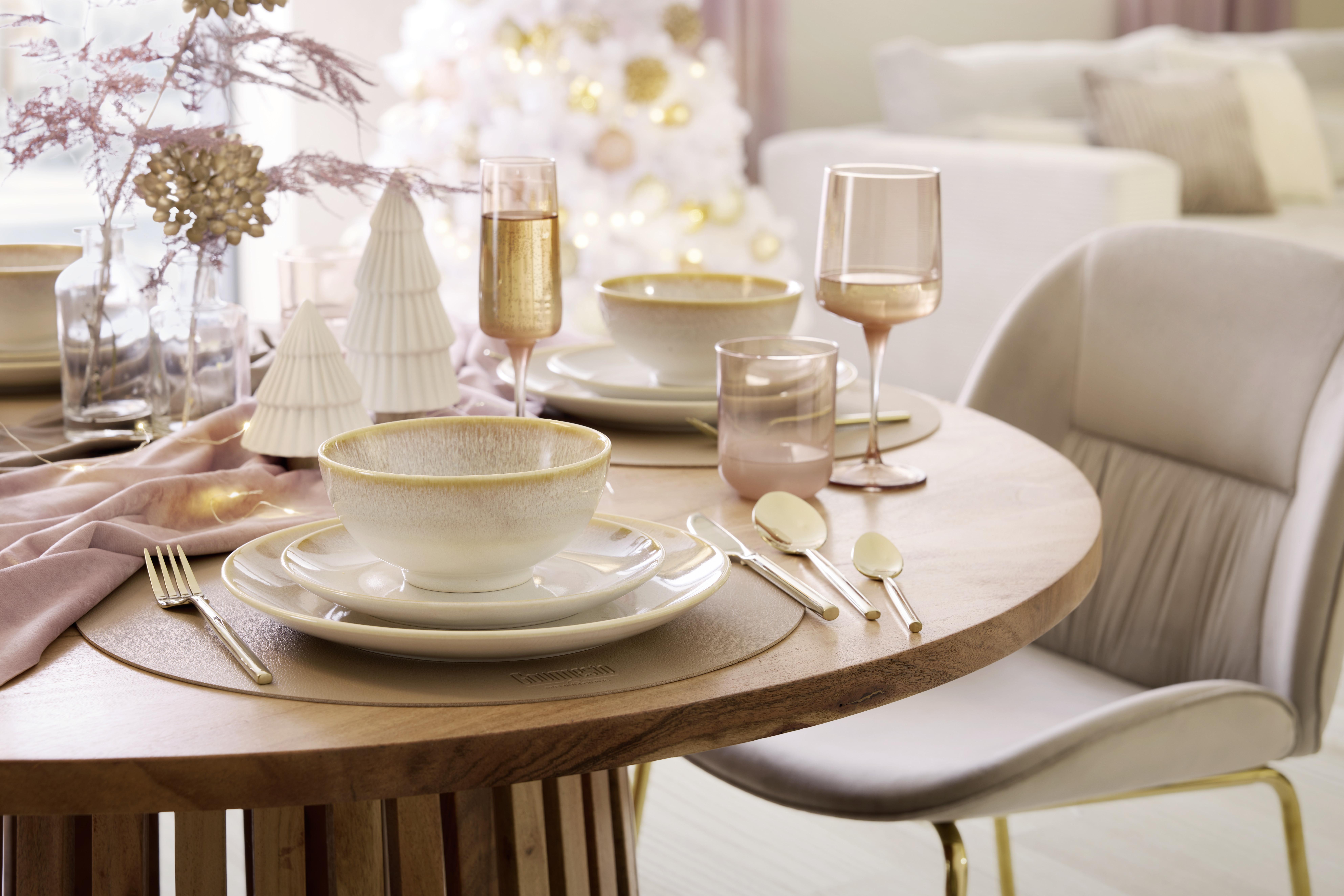Jedáleň s vianočnými doplnkami Soft elegance