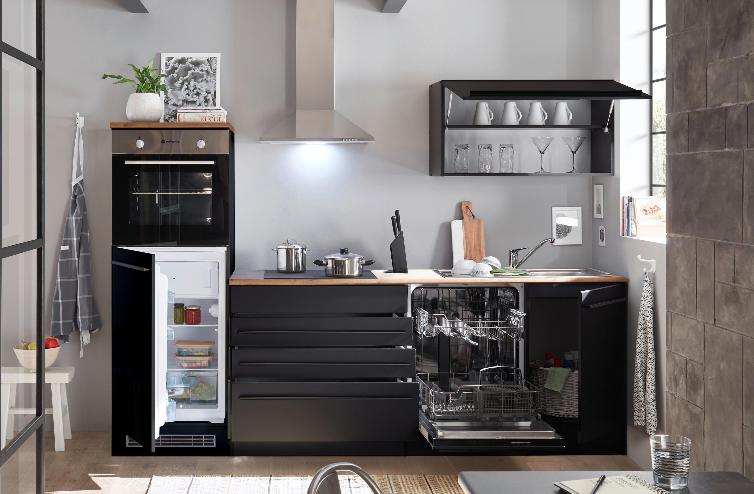 černá kuchyňská linka ve skandinávském designu