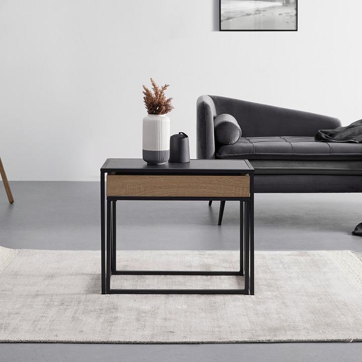 kovový konferenční stolek