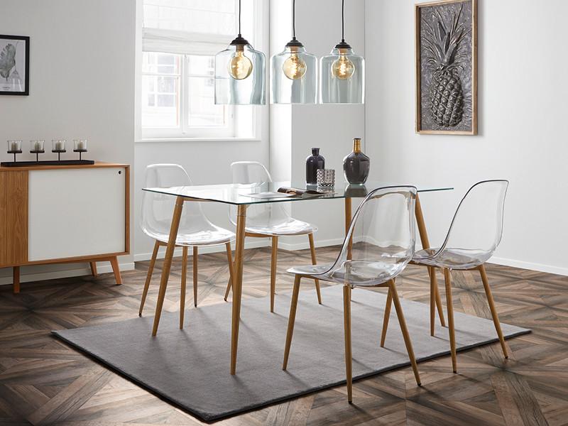 skleněný jídelní stůl