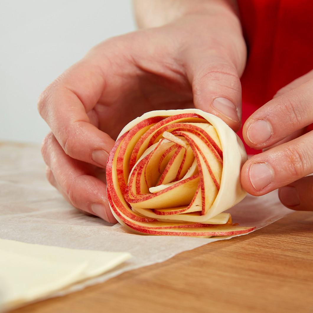 recept na jablečné růžičky z listového těsta, krok 7