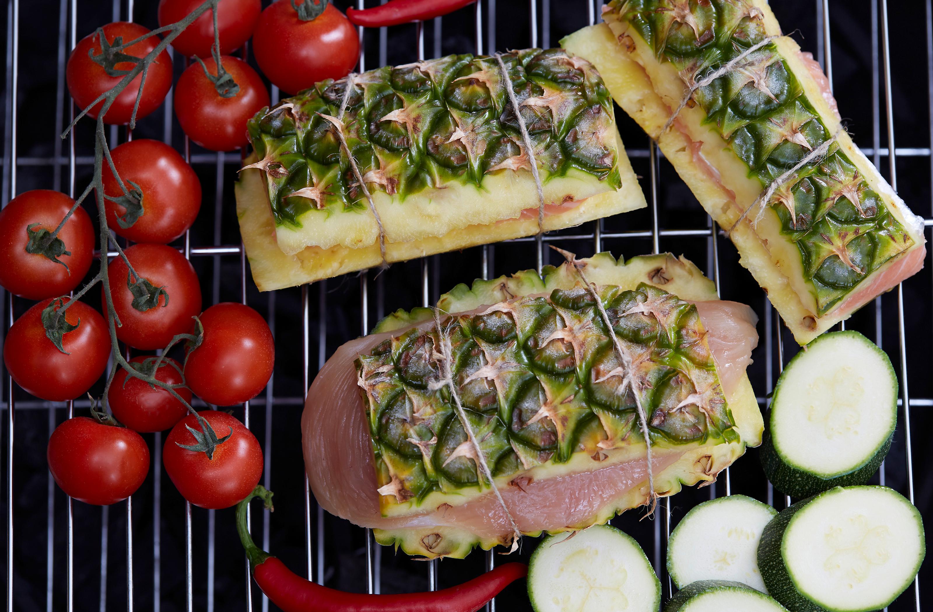 losos v ananásovom kabáte a zelenina na grile, recept