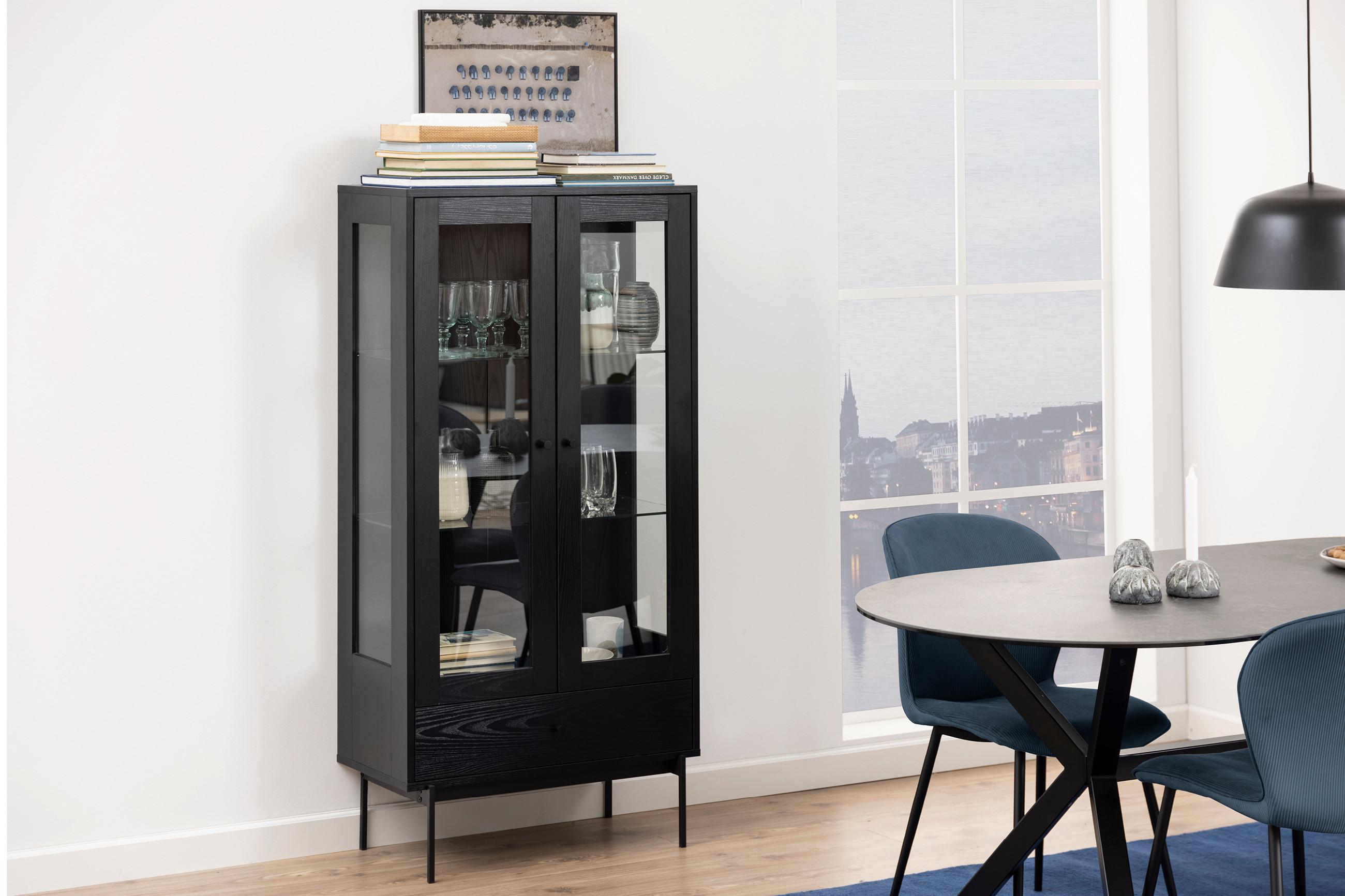 Schwarze Vitrine im Industrial-Stil