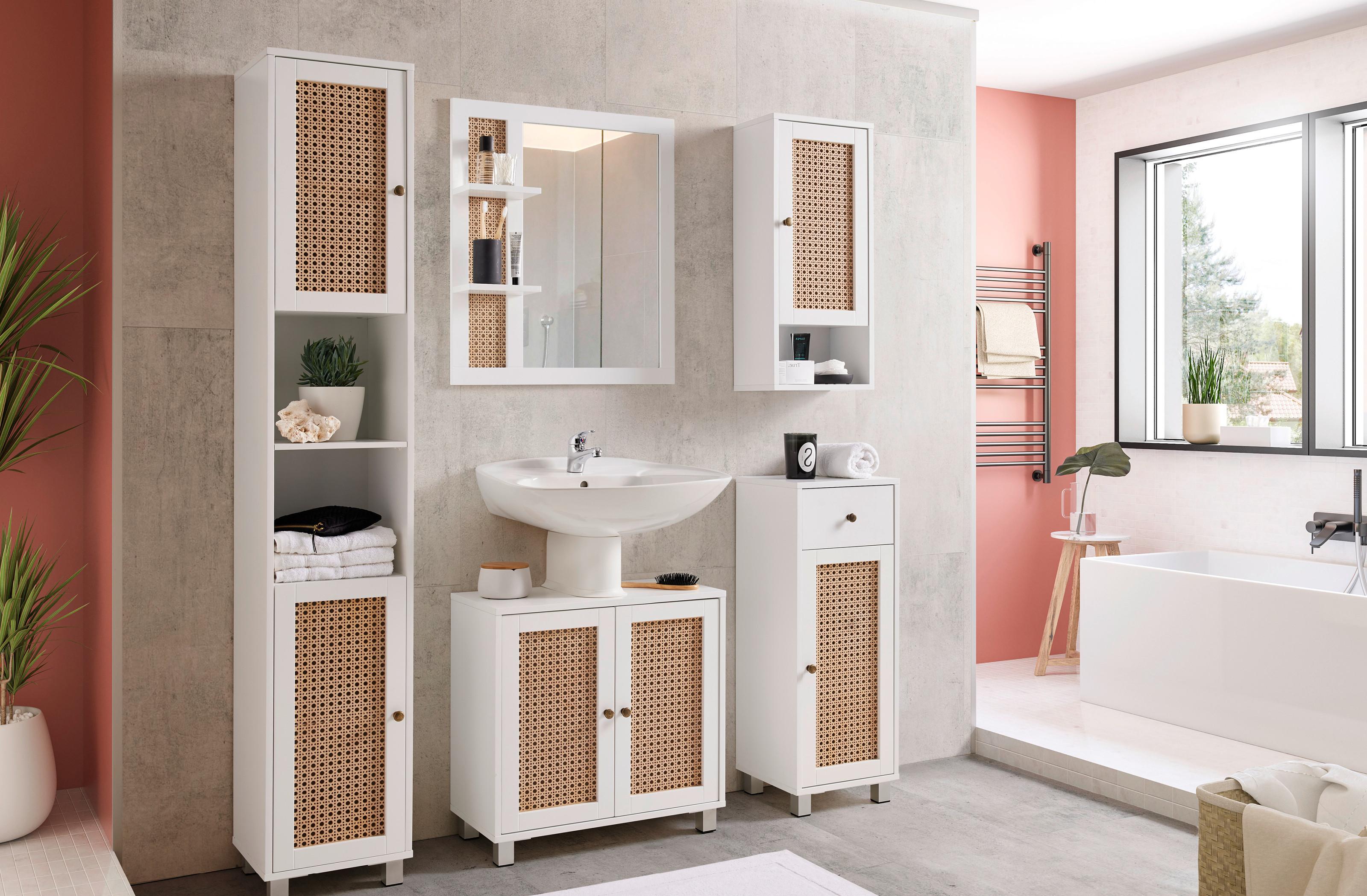 elegantná kúpeľňová zostava v provensálskom štýle