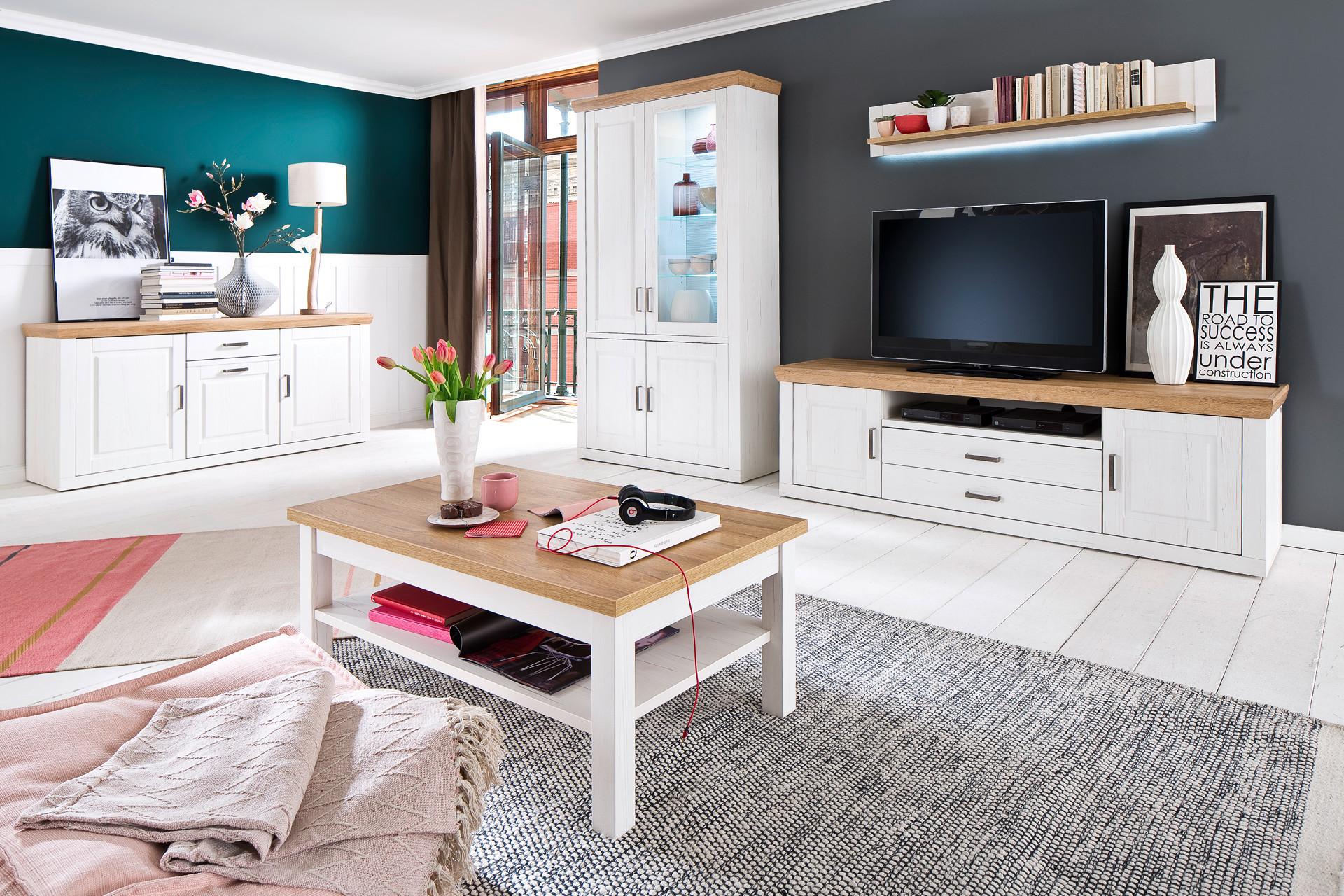 Wohnkombination mit Couchtisch und Sideboard