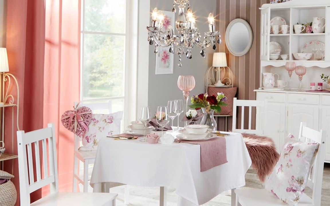 Zimmer in Rosa- und Weisstönen