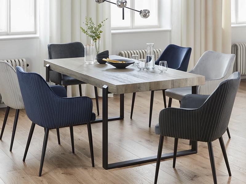 jídelní stůl šedý