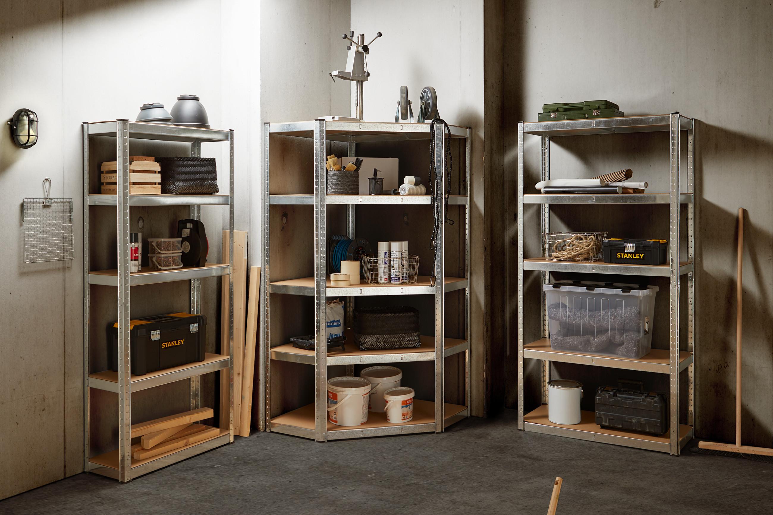 Silberfarbenes Schwerlastregal aus Stahl und MDF-Platten