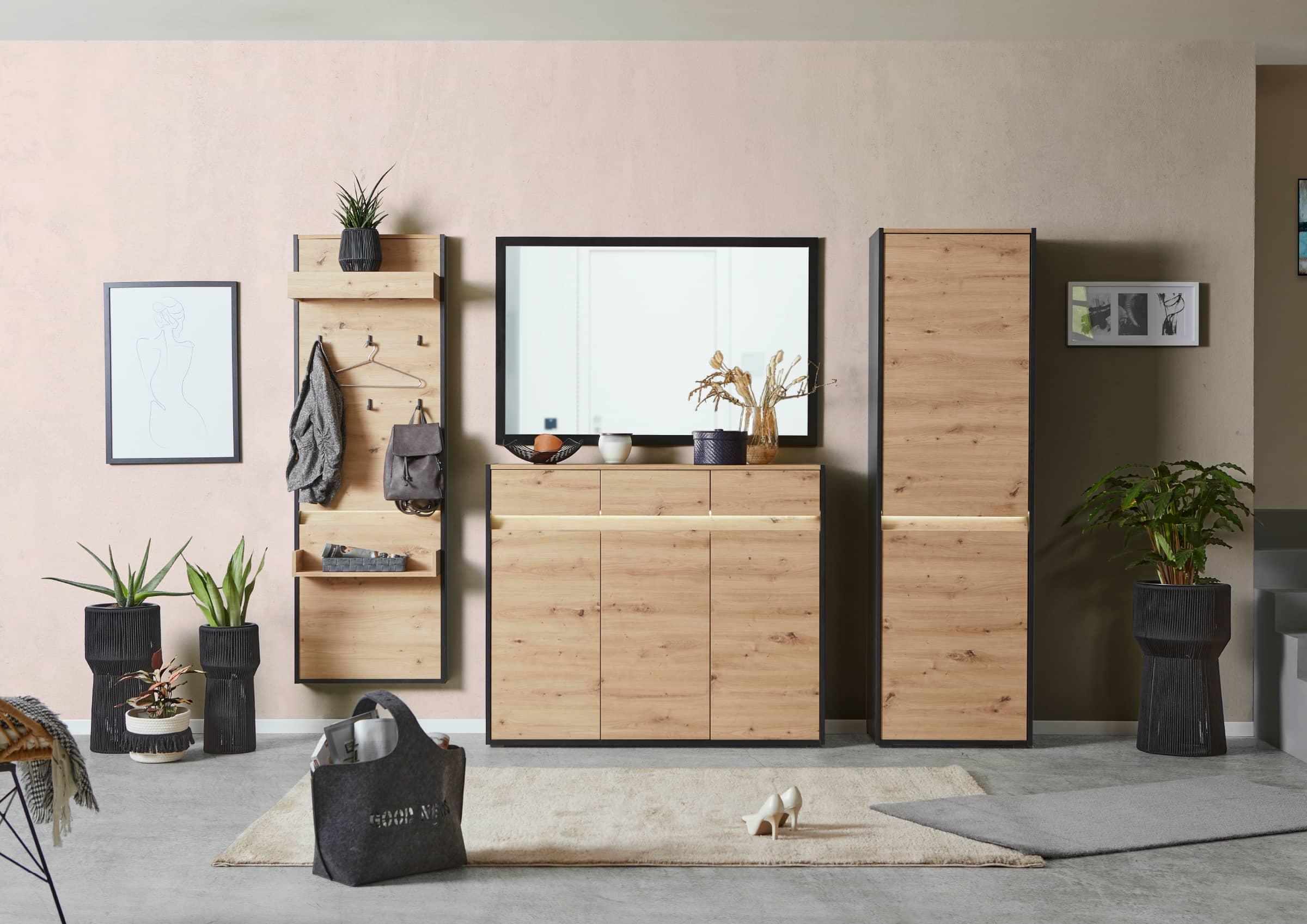 Garderobe mit Dekoration