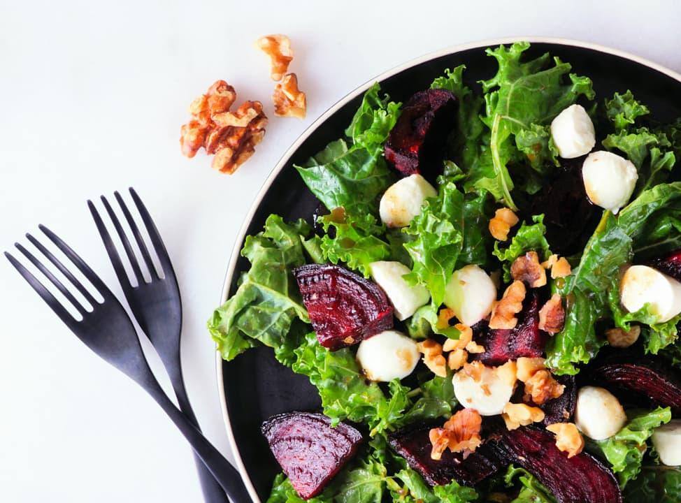 Gemischter Salat auf Teller
