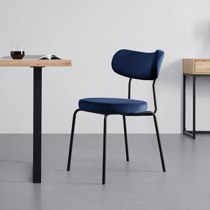 modrá jídelní židle