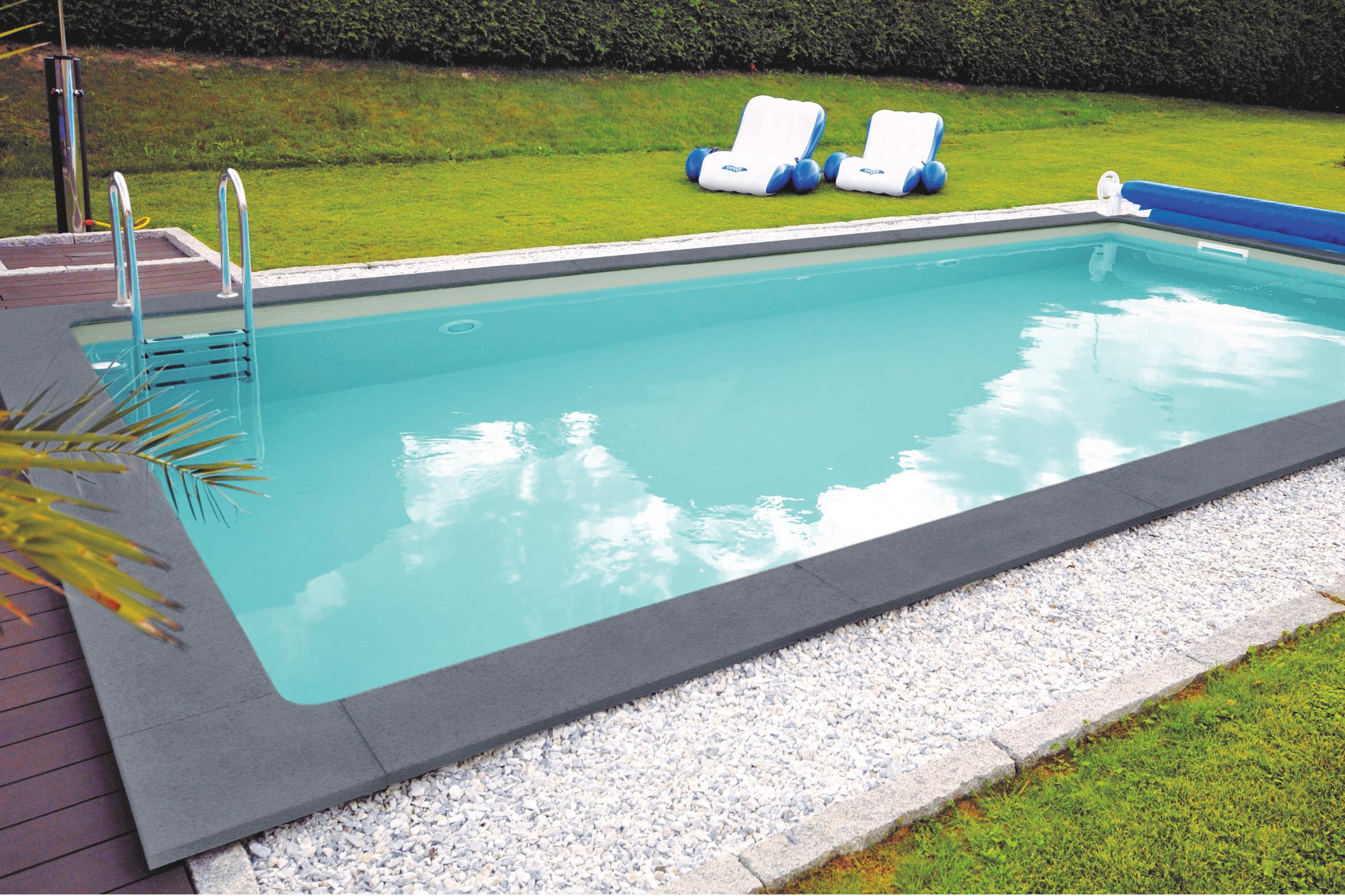 Rechteckiger Einbaupool mit Pumpe