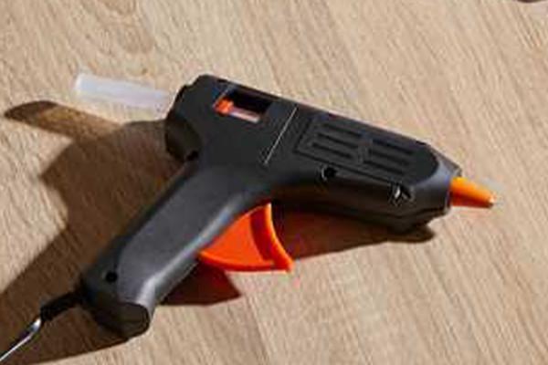 Kleber & Dichtstoffe