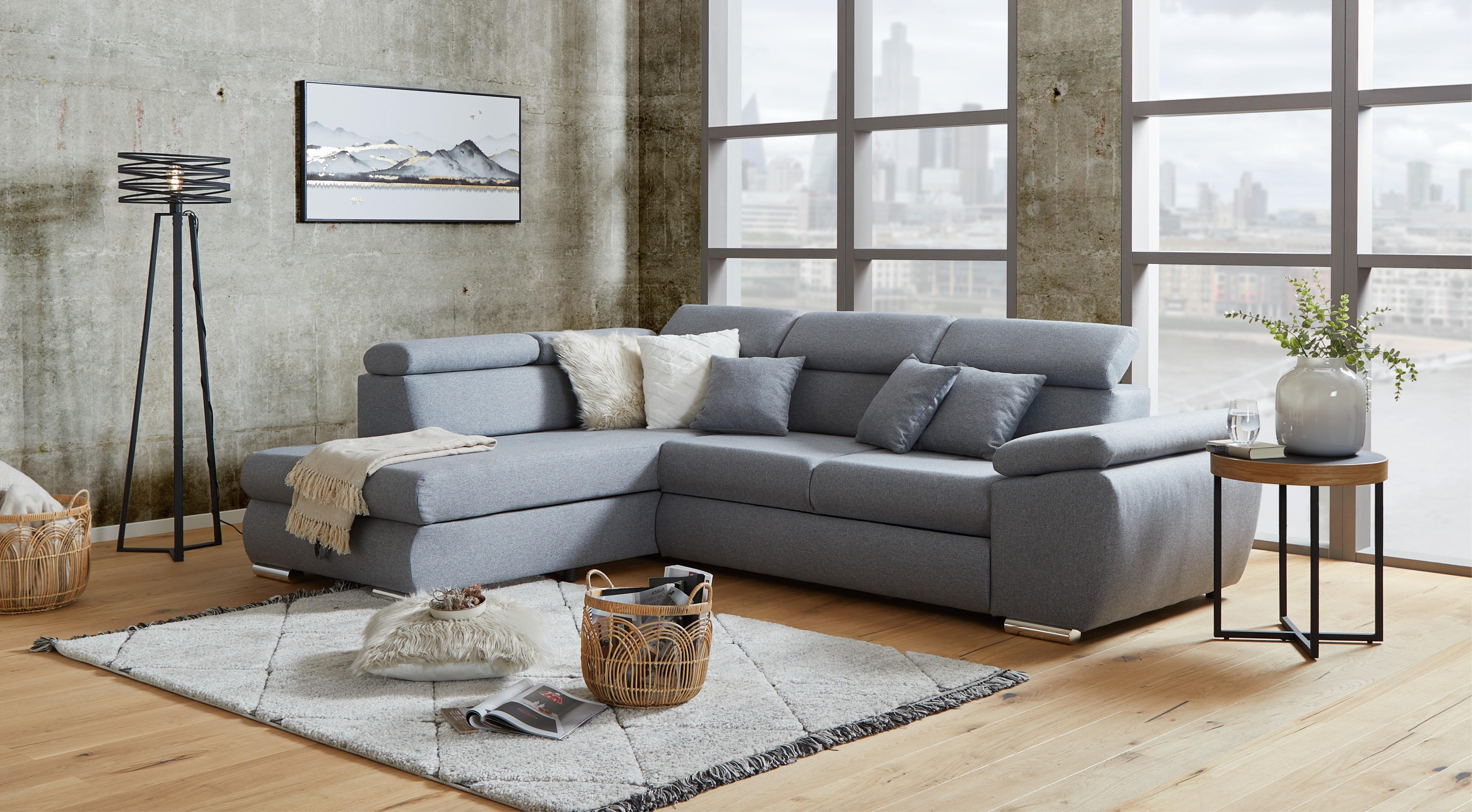 Ecksofa ausklopfen und in Form bringen