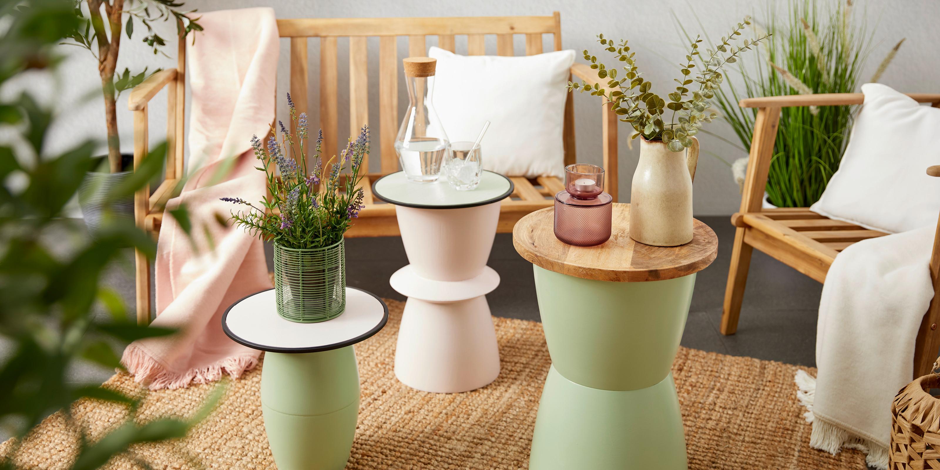 DIY barevné příruční stolky na terasu a balkon