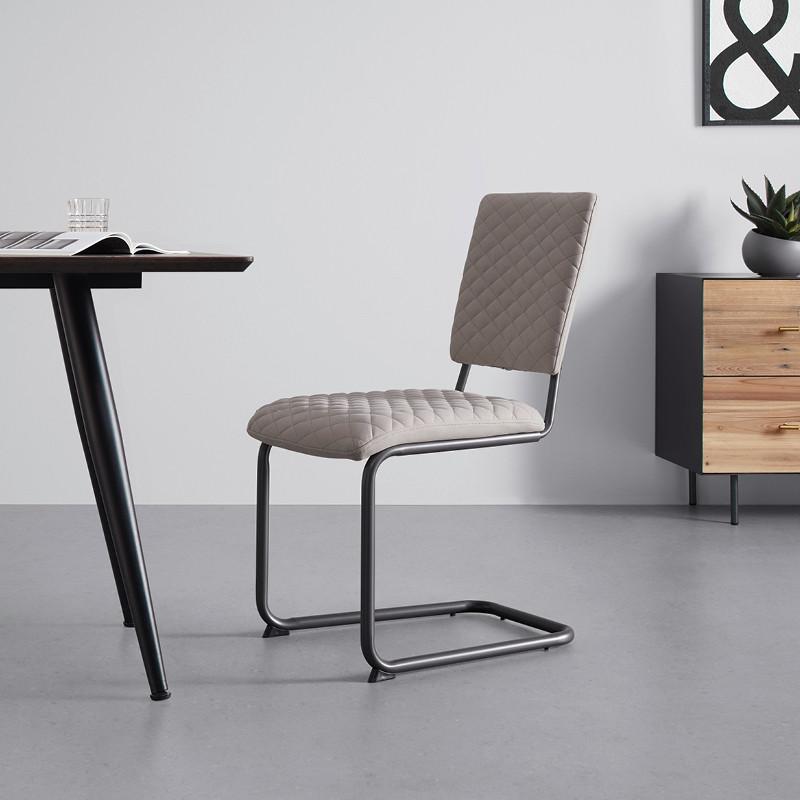 stolička na pružnom podnoží