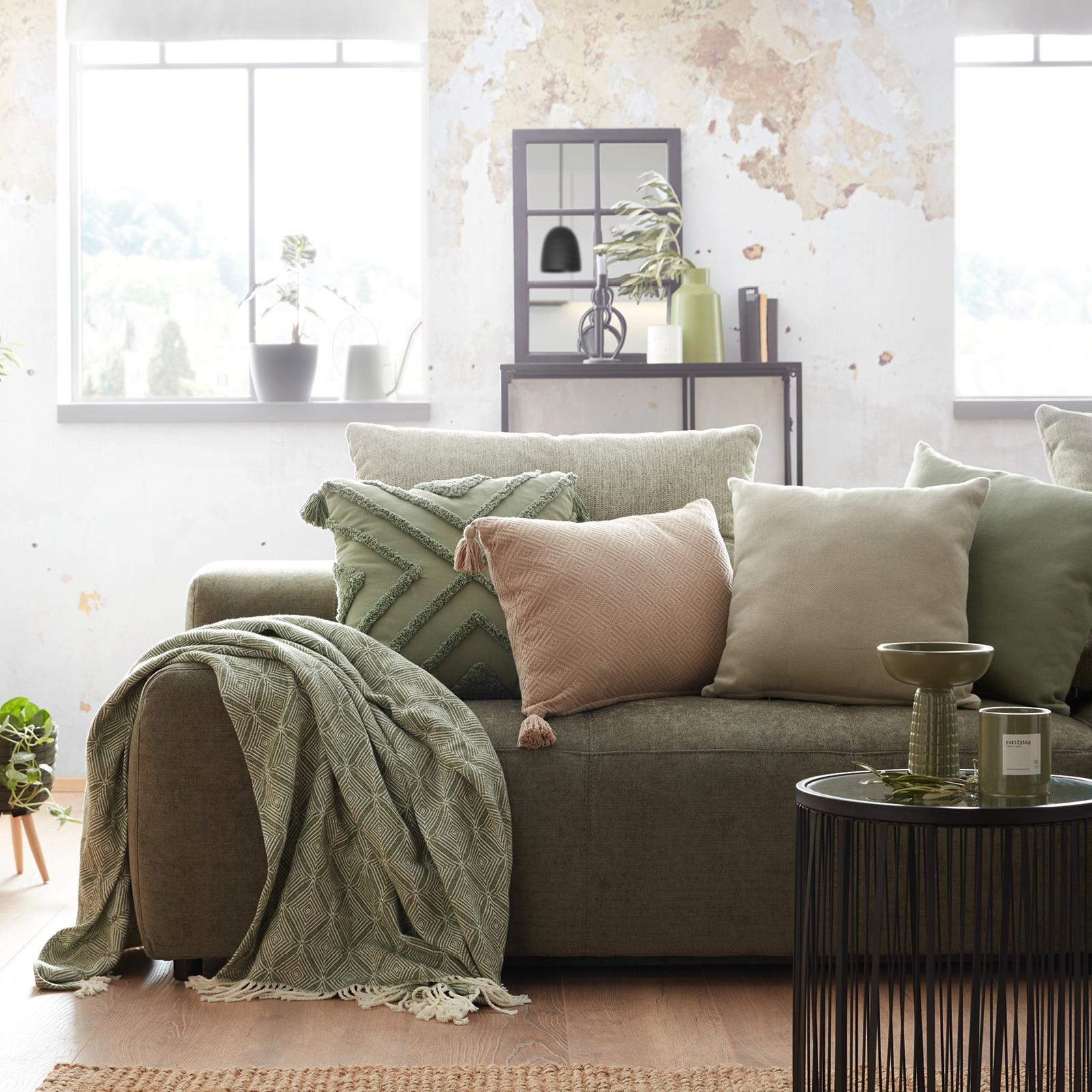 dekoračné vankúše v obývačke, kolekcia Oil green