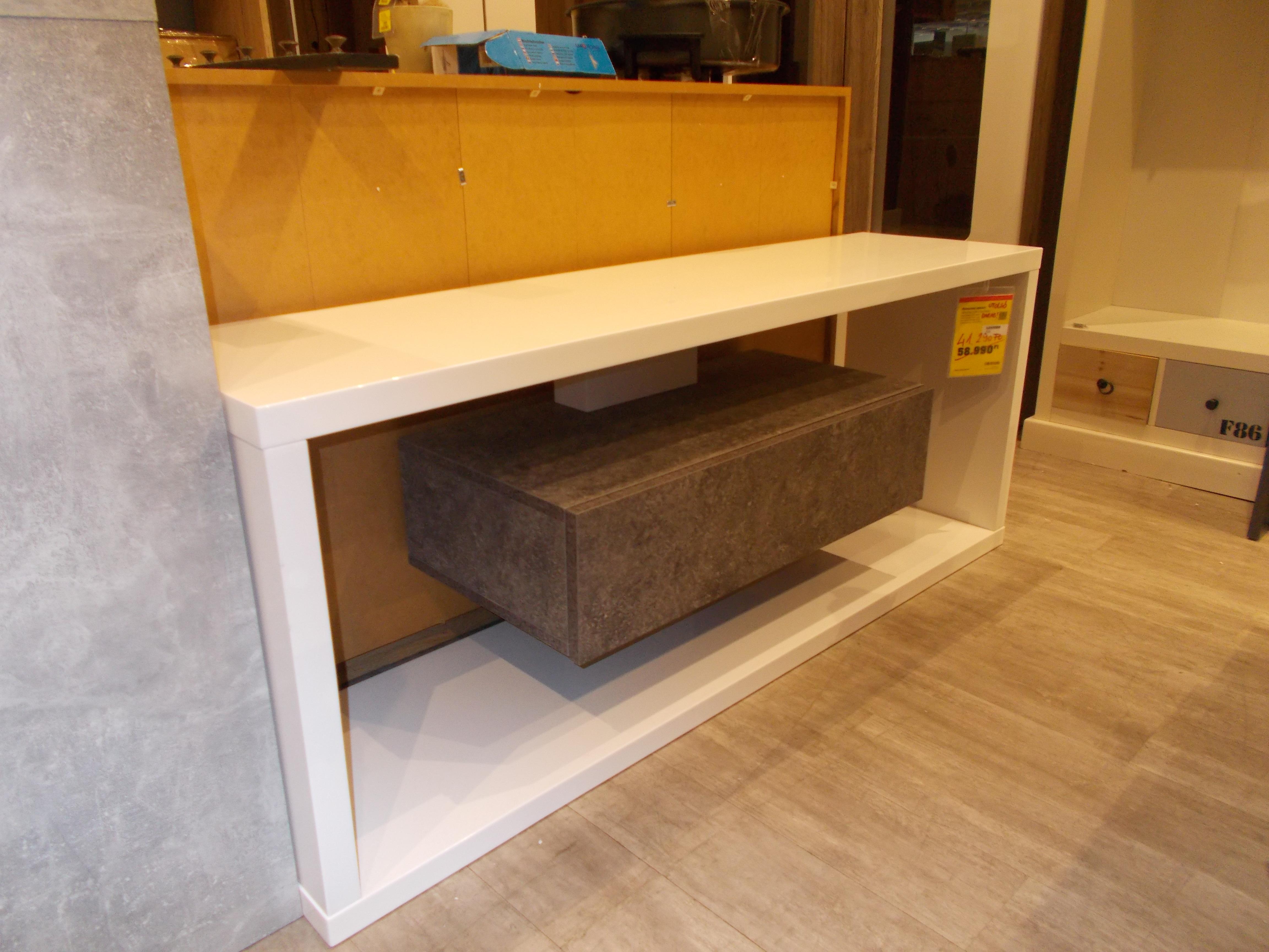 MÉDIAÁLLVÁNY SAN REMO