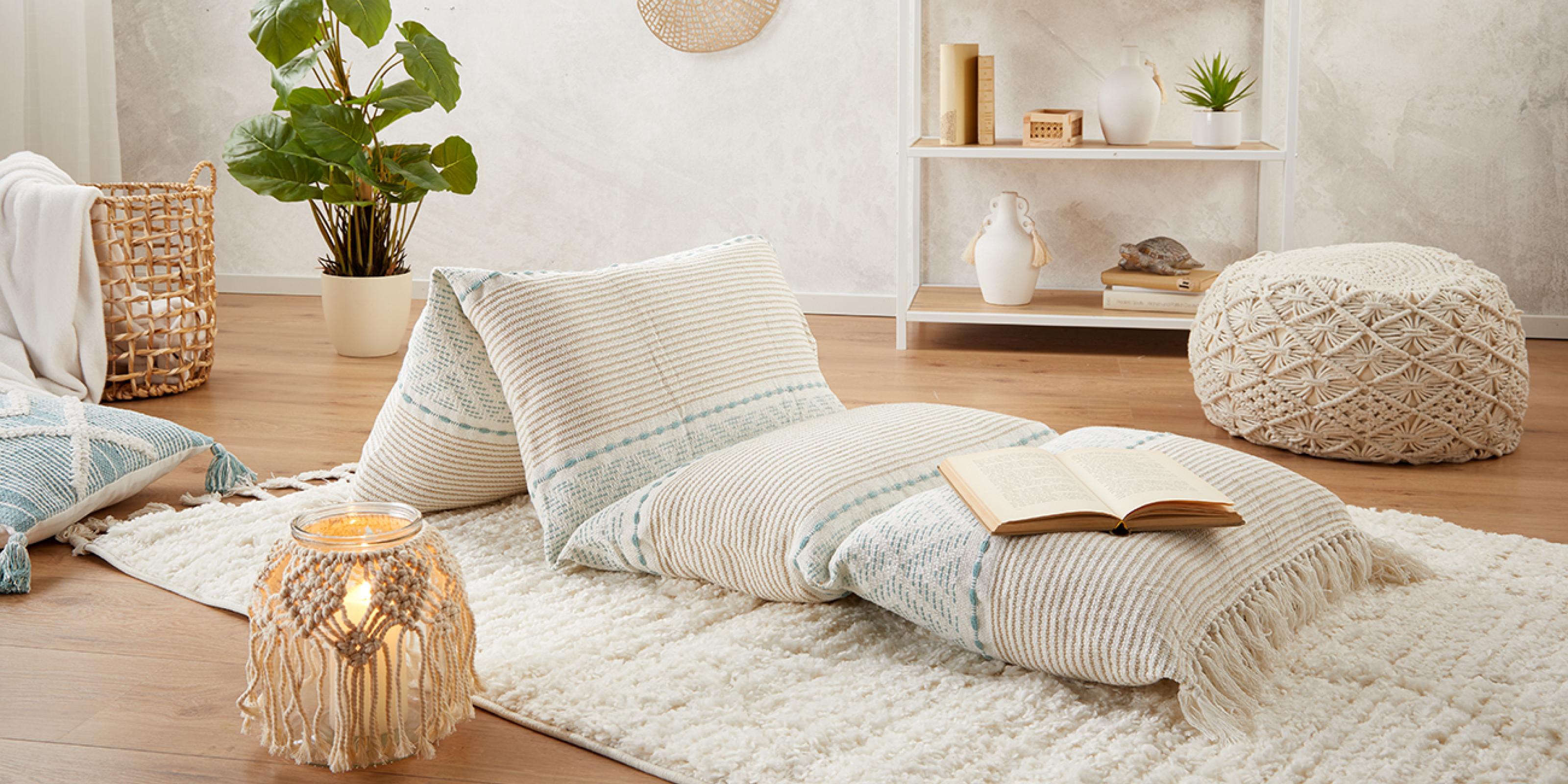šikovný a pohodlný matrac z vánkúšov, ktorý si vyrobíte aj sami