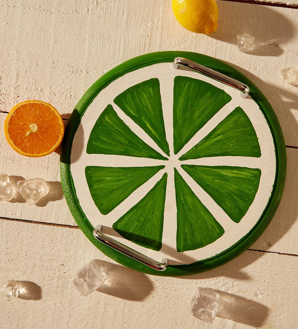 DIY podnos na letní drinky se svěžím vzorem limetky